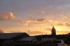 Feeërieke taferelen bij zonsopgang: Sint-Amandhof Van Boven onder de Sint-Pieterskerk